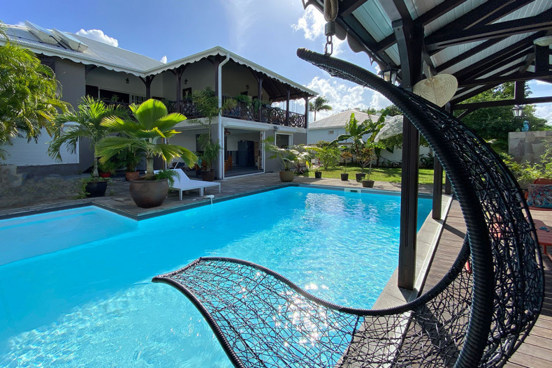 Location avec piscine Bleu Citron Le diamant